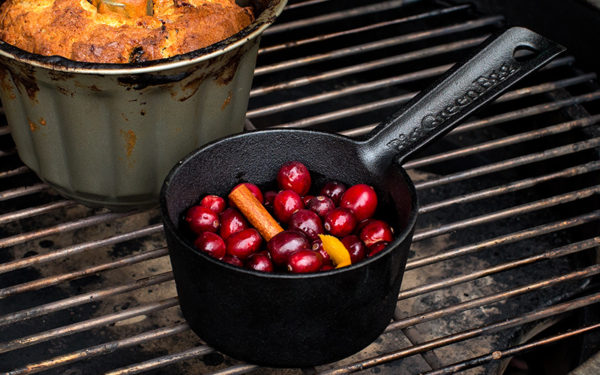 Big Green Egg Litinový rendlík na omáčky se štětcem